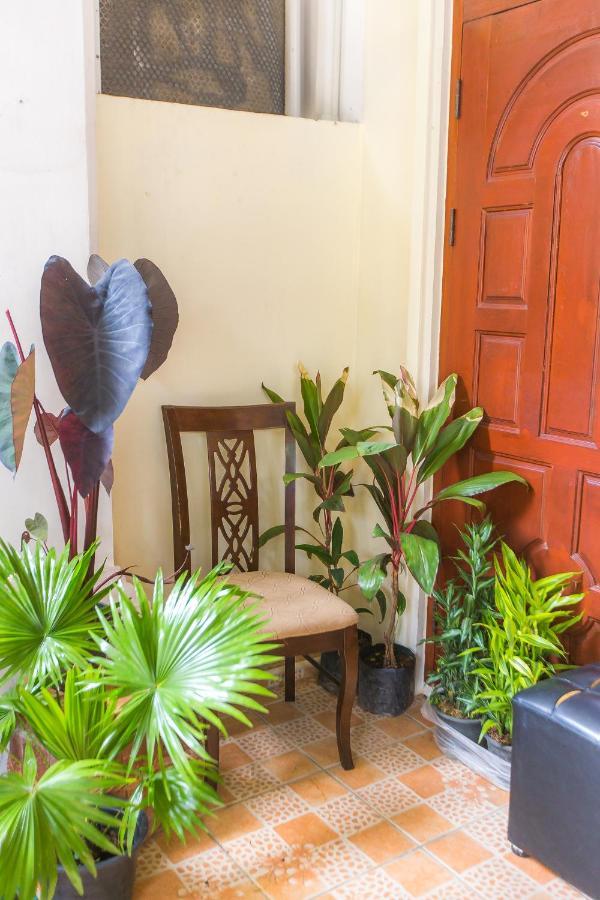 The Little Siri Hotel Chiang Mai Buitenkant foto