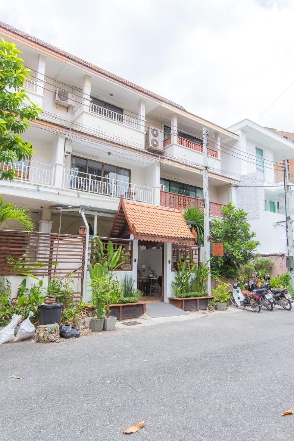 The Little Siri Hotel Chiang Mai Buitenkant foto
